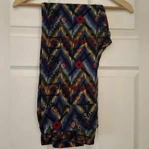 Multicolored LulaRoe leggings size tall & curvy